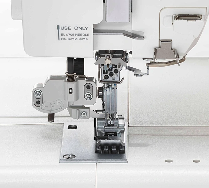 Elna Covermax - coverlock s horním a spodním krycím stehem